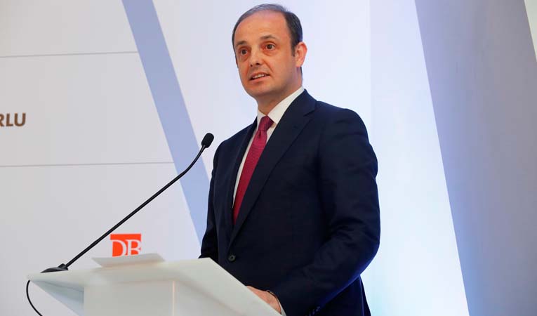 Merkez, faizi sabit tuttu