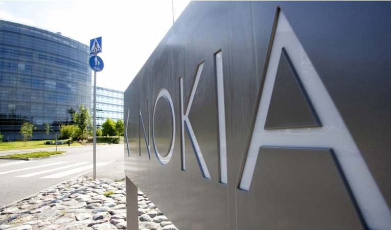 Microsoft, Nokia'yı sattı