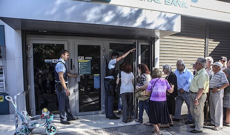 Yunanistan’da bankalar açılıyor