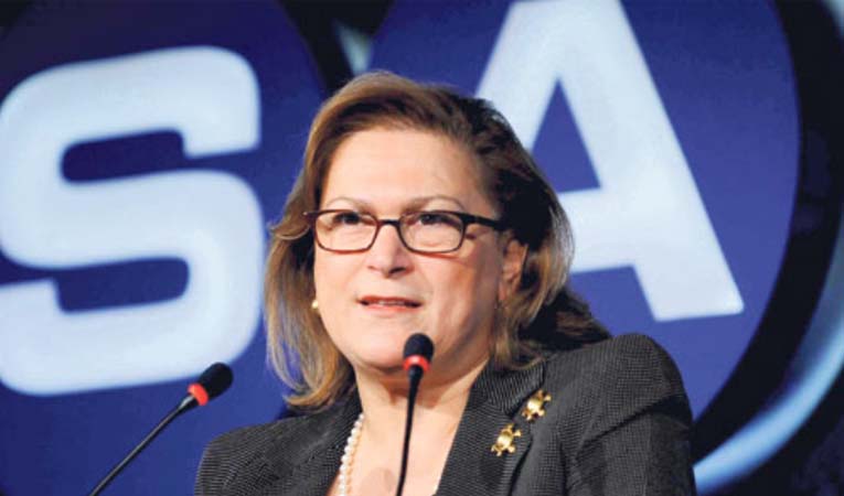"Cam tavanları kırmamız gerek"
